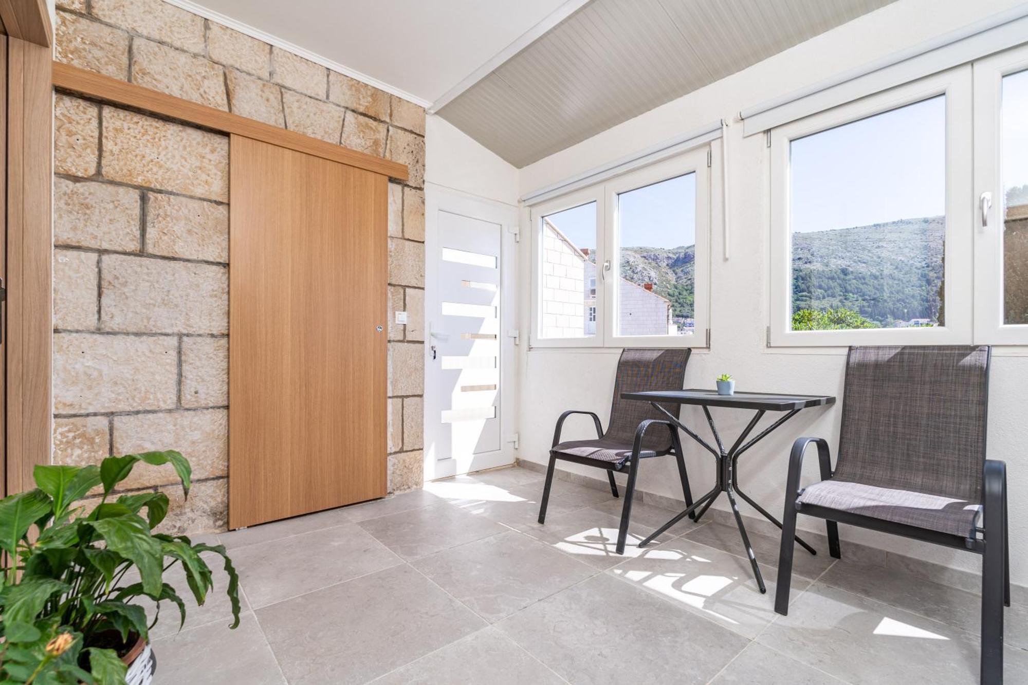 Anmarie With Free Parking Apartment